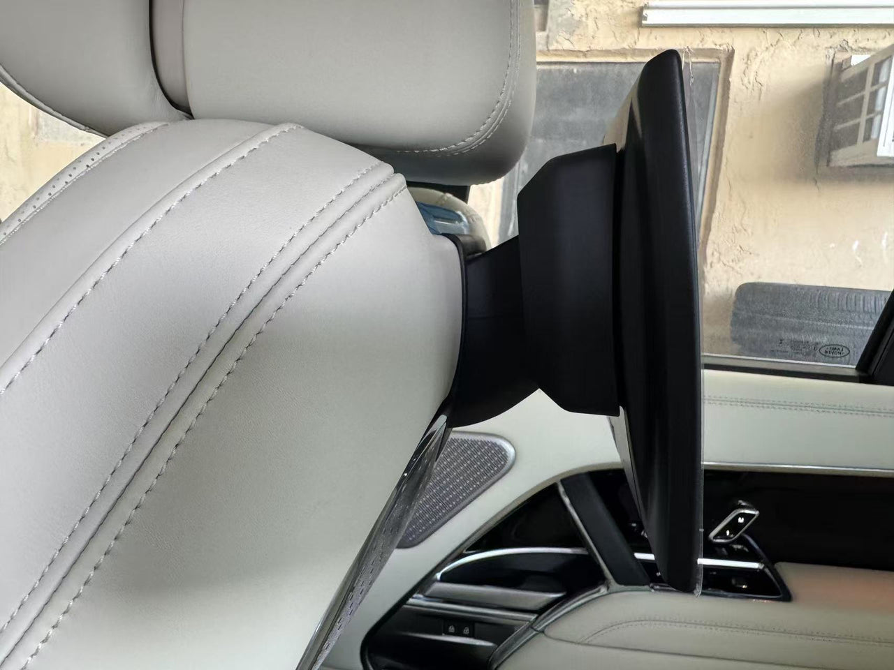 13.1-Inch Rear Seat Entertainment Screen – Range Rover (2022+)