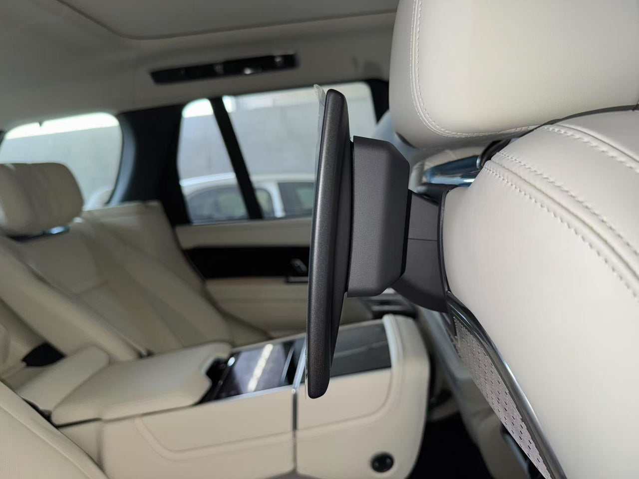 13.1-Inch Rear Seat Entertainment Screen – Range Rover (2022+)