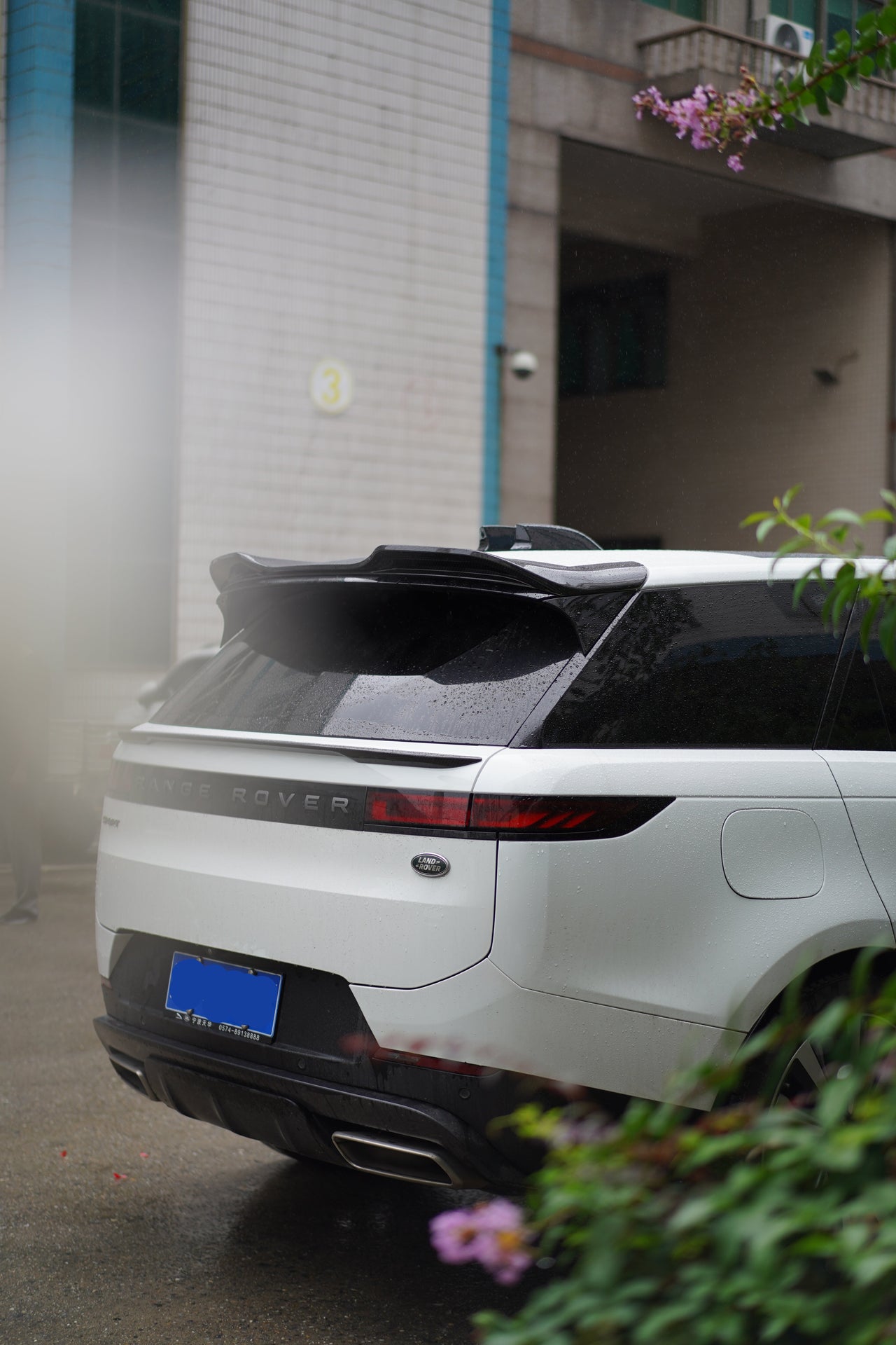 Range Rover Without Rear Spoiler Carbon Fibre Rear Spoiler – Range Rover Sport L461 2023+ – Victorious ...